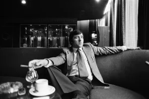 00863 Prints: Terry Venables - Crystal Palace football manager pictured for The Daily Mirror