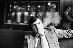 00863 Prints: Terry Venables - Crystal Palace football manager pictured for The Daily Mirror