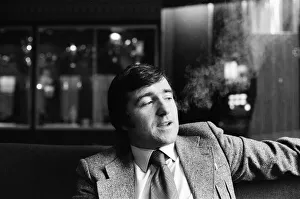 00863 Prints: Terry Venables - Crystal Palace football manager pictured for The Daily Mirror