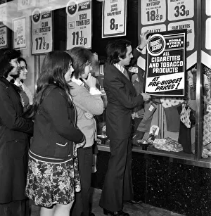Poster Prints: Tesco supervisor Tony Dobbin puts up pre-budget prices