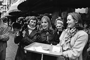 Current Affairs Prints: Thats Life'television star Esther Rantzen pictured asking passers-by to