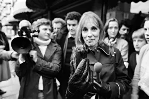 01091 Prints: Thats Life'television star Esther Rantzen pictured asking passers-by to
