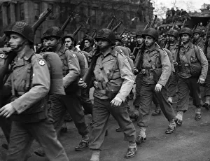 Three thousand American troops marched through London, doing their bit for