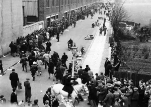 00209 Prints: Thousands queue all night at Tottenham Hotspur football ground for tickets for the second