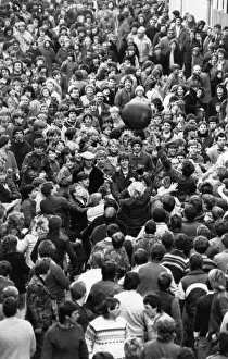 00379 Prints: Thousands of villagers line the streets of Atherstone for the traditional Shrove Tuesday
