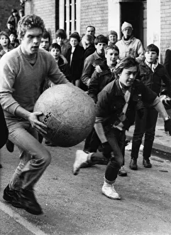 00379 Prints: Thousands of villagers line the streets of Atherstone for the traditional Shrove Tuesday