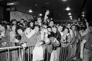 01244 Prints: Thousands of young pop fans gather at the Bull Ring Shopping Centre for pop singer