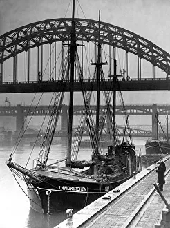 00096 Prints: The three-masted German Schooner sailing ship Landkirchen at Newcastle Quayside
