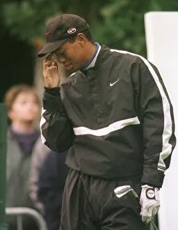 Unwell Prints: Tiger Woods in some discomfort from flu October 1998 during his practice round