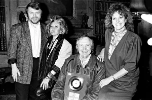 00384 Prints: Tim RIce, Bjorn Ulvaeus, Barbara Dickson and Elaine Page pictured at the presentation of