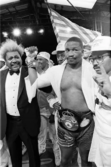 Boxing Ring Prints: TIM WITHERSPOON AND DON KING AFTER HIS SUCCESSFUL DEFENCE OF THE WBA HEAVYWEIGHT TITLE