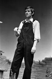 Tom Courtenay as Leonard in Time and Time Again