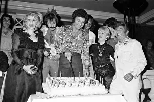01334 Prints: Tom Jones birthday party in Las Vegas with guests Liberace, Sonny Bono, Dionne Warwick