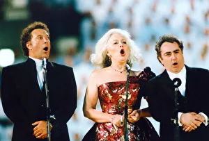 Tom Jones, Dame Gwyneth Jones and Dennis O Neil performing at the Cor World Choir