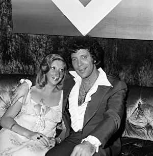 01335 Prints: Tom Jones with fan Karen Ross, 22, who flew out to the US with the Daily Mirror Pop Club