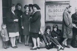 Tom Jones fans queue at Coventry Theatre for tickets for his forthcoming show