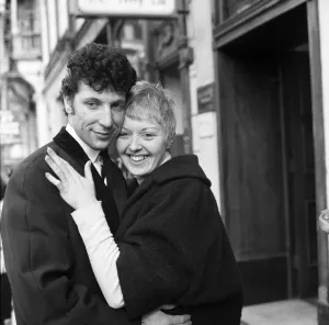 Linda Prints: Tom Jones pop star and his wife Lyn Jones in London do some house hunting now that