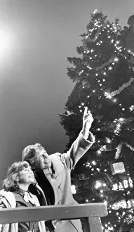 00521 Collection: Tommy Steele shares the joy of Christmas with Claire Ryan aged 8 of Speke