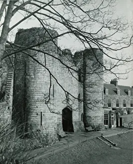 00202 Prints: The keep of Tonbridge Castle in Kent Landmark Circa 1950 A©Mirrorpix