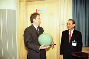 00670 Prints: Tony Blair officially opens the Samsung training centre at Wynyard with the vase that Mr