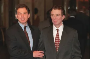 1995 Prints: TONY BLAIR AND HIS WAX REPLICA AT MADAME TUSSAUDS 16 / 06 / 1995
