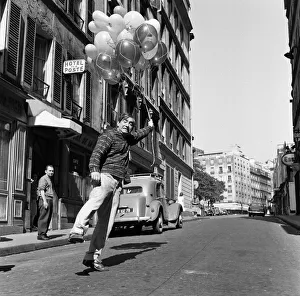 00465 Prints: Tony Hancock filming The Rebel'in Paris. 11th September 1960