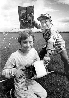 00111 Prints: Tony Nesbit, 10, from Sunderland getting expert help from kite master Mr