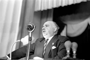 00010 Prints: Tony O Brien MP seen here addressing the TUC Congress in Margate