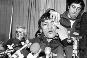 01117 Prints: Tony Sibson relinquished his European and Commonwealth titles to ensure he got the right