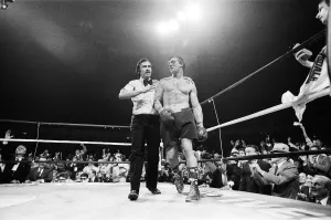 01117 Prints: Tony Sibson relinquished his European and Commonwealth titles to ensure he got the right