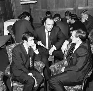 00349 Prints: Tony Waddington, Stoke City Manager with players Dennis Viollet and Maurice Setters