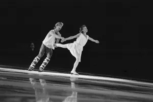 01174 Prints: Torvill and Dean, (Jayne Torvill and Christopher Dean) dance at World Ice Spectacular