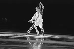01174 Prints: Torvill and Dean, (Jayne Torvill and Christopher Dean) dance at World Ice Spectacular