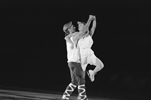 01174 Prints: Torvill and Dean, (Jayne Torvill and Christopher Dean) dance at World Ice Spectacular