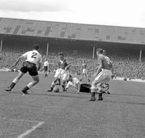 01320 Prints: Tottenham 1-1 Chelsea, division one league match at White Hart Lane