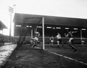 Tottenham 1-4 Arsenal, League Division One match at White Hart Lane