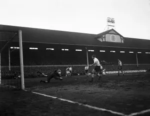 Tottenham 1-4 Arsenal, League Division One match at White Hart Lane