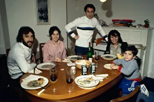 Tottenham Hotspur Argentine footballers Osvaldo Ardiles (centre