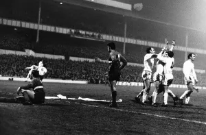 Core92 Prints: Tottenham Hotspur celebrate after Cliff Jones goal 1967 against Olympique Lyonnaise