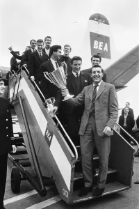 01202 Prints: Tottenham Hotspur manager arriving home with the Spurs team