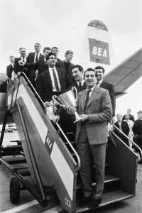 01202 Prints: Tottenham Hotspur manager arriving home with the Spurs team