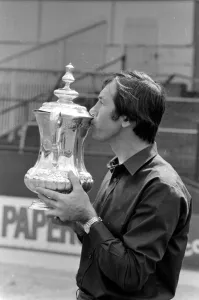 Tottenham Hotspur manager Keith Burkinshaw kisses the FA Cup. 15th May 1981