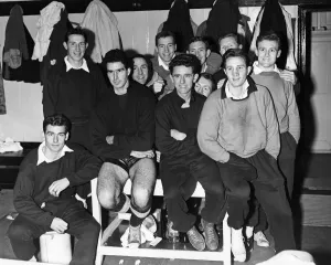 00209 Prints: Tottenham Hotspur pose for a team group photograph in the dressing room at White Hart
