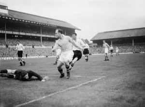 Grandstand Prints: Tottenham Hotspurs v Manchester City Division One 1st September 1952
