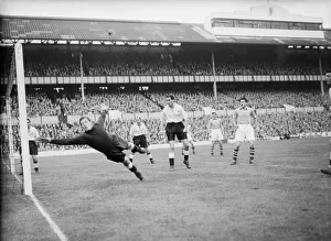 00236 Prints: Tottenham Hotspurs v Manchester City Division One 1st September 1952