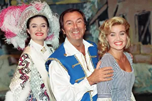 Tracey Wilson as Prince Charming, Des O Connor as Buttons