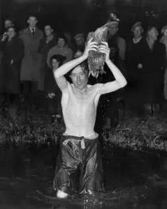 14 15 Years Prints: The traditional annual Duck Race'took place in the village of Grove, Nr