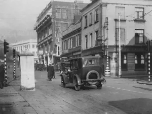 Swansea Prints: Traffic lights on Dillwyn Street, Swansea. Circa 1935