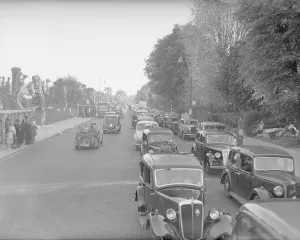 00109 Prints: Traffic scene on the Brighton Road at Posley on Whit Monday 1955 Local Caption