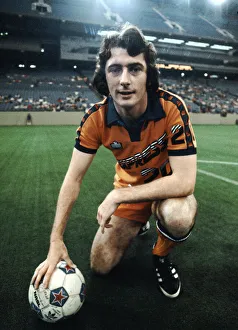 00469 Prints: Trevor Francis poses at the Pontiac Silverdome in the USA in the kit of his club Detroit